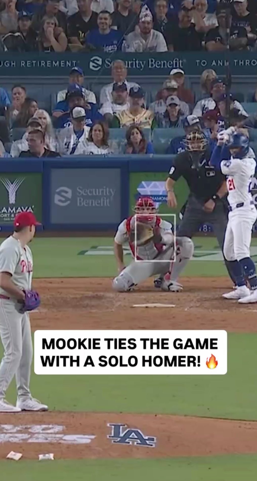 MOOKIE BETTS TIES IT!  💪