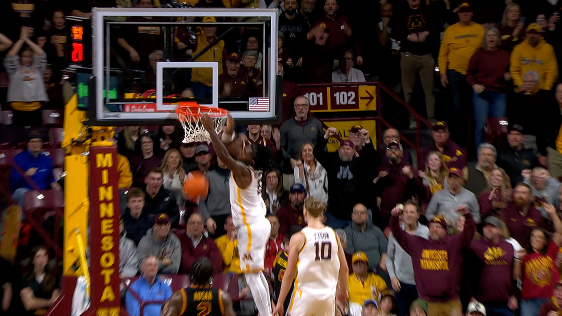 Minnesota’s Langston Reynolds steals and finishes dunk against USC