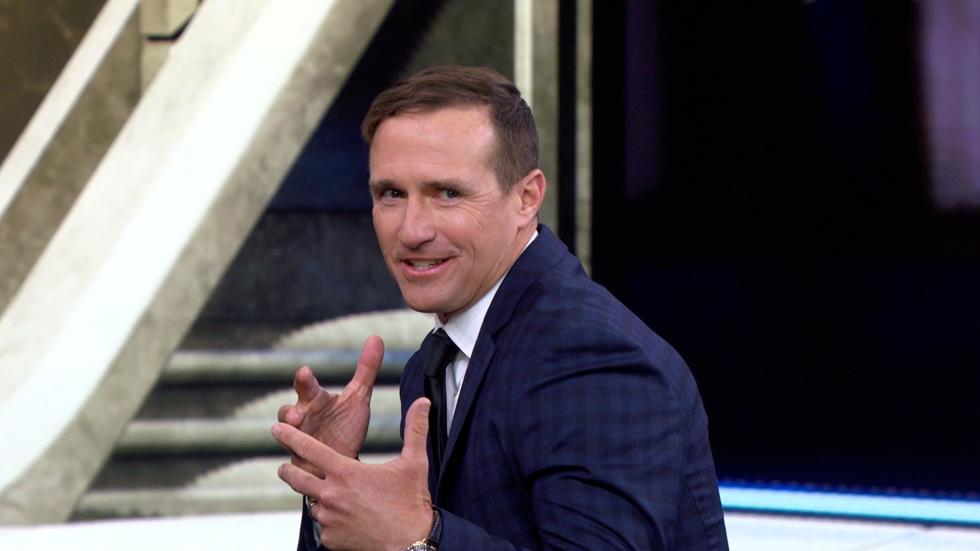 Drew Brees, ‘FOX NFL Sunday’ Crew compete in No-Look Pass Challenge