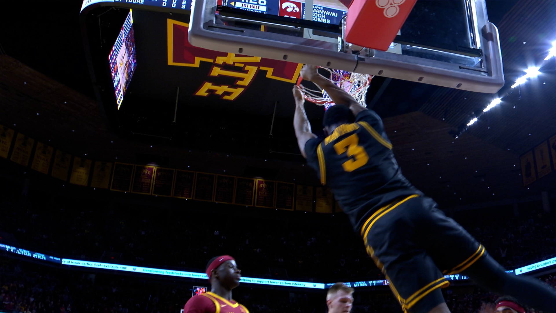 Isaia Howard finds Cam Manyawu for alley-oop SLAM, extending Iowa’s lead over Iowa State